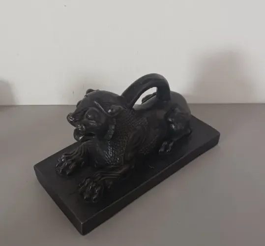Escultura em resina - 14 x 7 x 9,5 cm