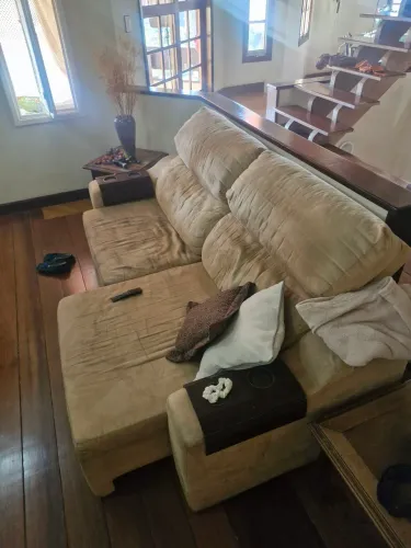 sofá retrátil caramelo