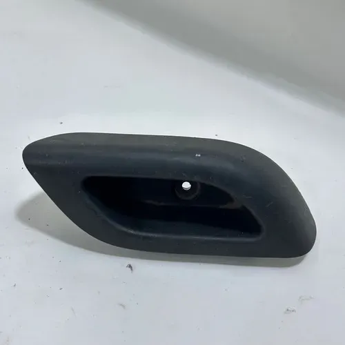 Puxador Interno Porta Dianteira Direita Kwid 2018 A 2021 Preto Dianteira