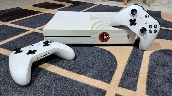 Vendo Xbox One S Completo com Controle.