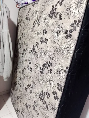 Cama de casal Queen