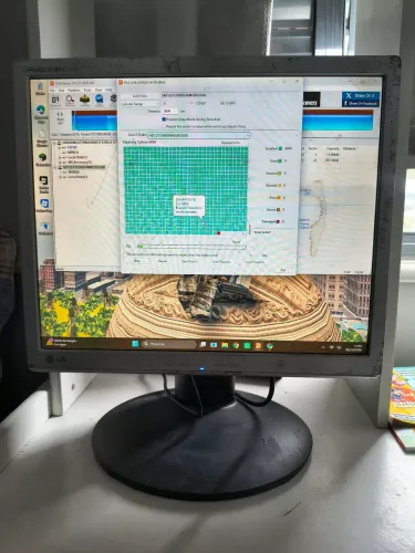Monitor LG Flatron 17" LCD - Com Cabos e Ajuste de Altura/Giro