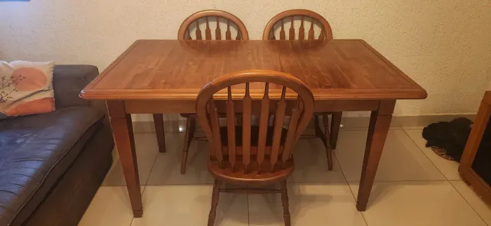 Mesa de madeira maciça!
