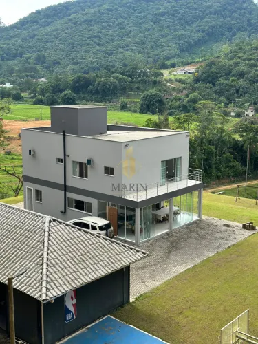 Sítio de alto padrão à venda em Luiz Alves/SC!