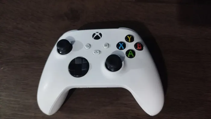 Controle de Xbox Séries Branco + Carregador de pilhas + Quatro pilhas recarregáveis