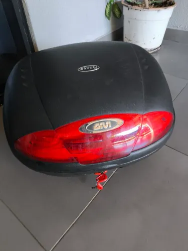Baú givi 45lt com chave reserva 