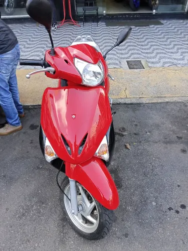 Moto muito prática.