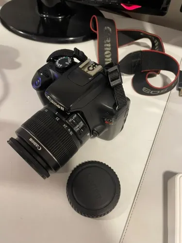 Canon EOS Rebel T3 + EF-S 18-55mm.
