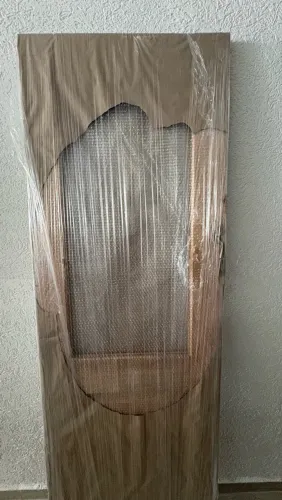 Folha de porta de MADEIRA TAUARI 0,72cm