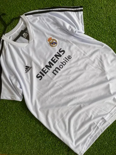 Camisa retrô Real Madrid 2004 Ronaldo 9