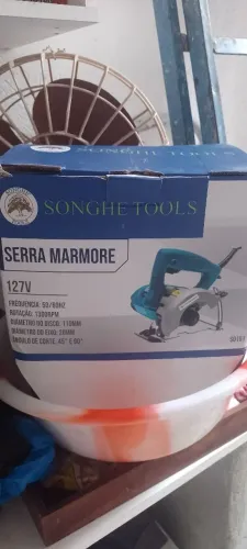 Serra mármore e madeiras