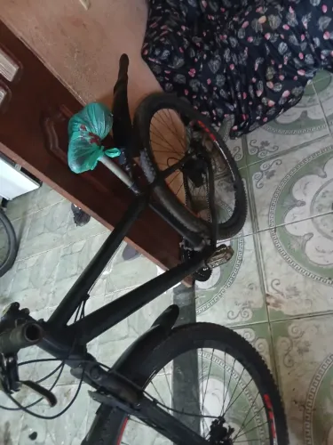 Vendo uma bike aro 29, falta apenas da uma regulada na marcha.
