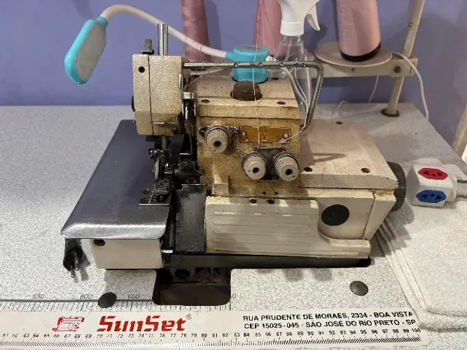 Máquina CYamata Zig-Zag FY20U33 + Mesa Motor Pedal e Overlock Industrial 3 Fios Sunset + M