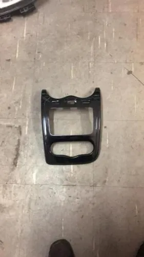 Moldura Central para multimídia Sandero.