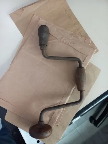 Furadeira manual antiga para coleção