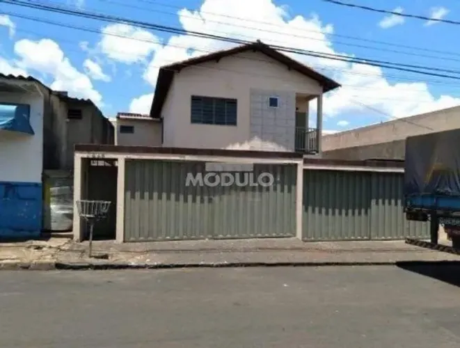 Prédio Residencial para locação, Bairro Custódio Pereira