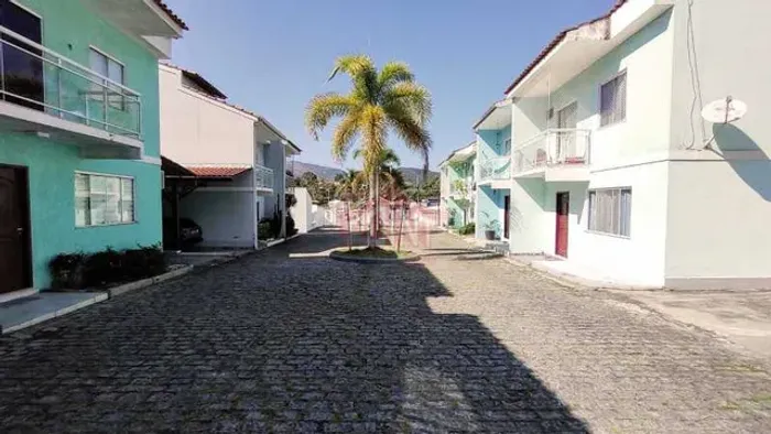 Casa em Condomínio - Duplex / Residencial / Sapê