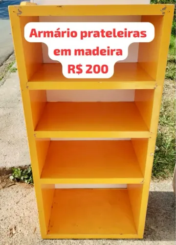 Estante em madeira