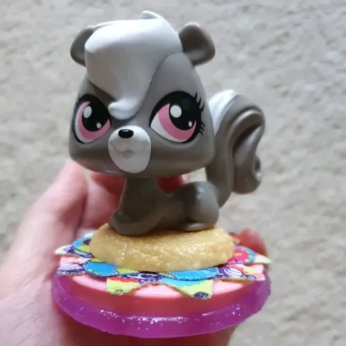 Boneco Littlest Pet Shop 8 cm Mc Donald's Cachorrinha Cinza com Branco