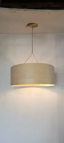 Luminária em madeira marfim tamanho 049 cm diâmetro 019cm altura 