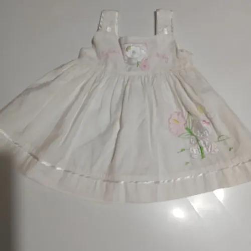 Lote 03 vestidos Baby Tam.6 meses