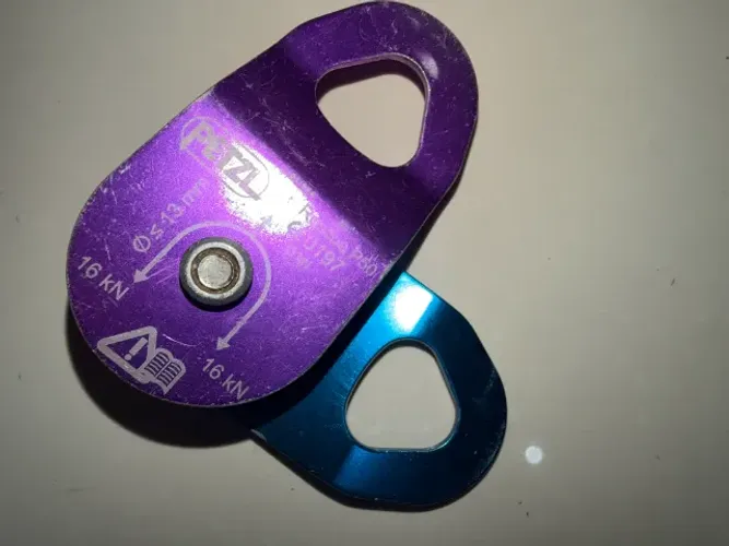 PETZL RESGATE P50 Polia de Alto Desempenho - Escalada - Rapel