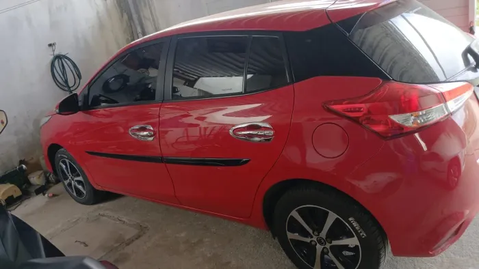 Toyota Yaris hatch automático 2020