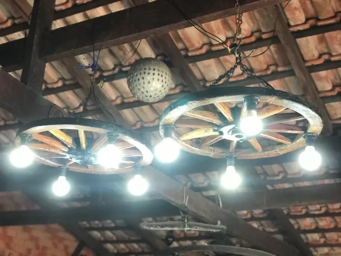 Lustre Rústico de Roda de Carroça original 