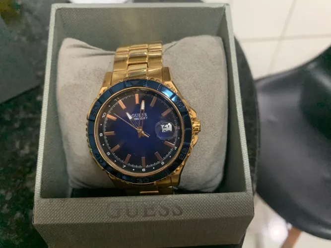 Relógio Guess Dourado com Visor Azul