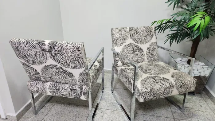 4 Poltronas Courino com Ferro Cromado 
