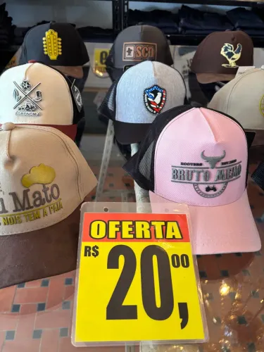 ÚLTIMAS UNIDADES de Bonés Variados - Oferta Imperdível! Só 20 reais cada unidade 