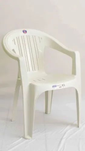 Cadeiras de plástico com braços - tipo poltrona (suporta até 140kg)