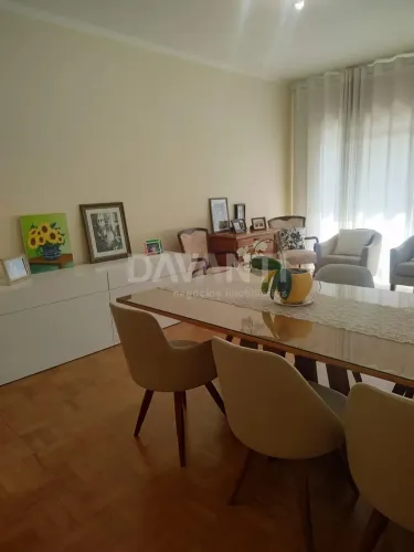 Apartamento à venda no Edifício Dona Nicolina no Centro de Campinas na Davanti Imóveis.