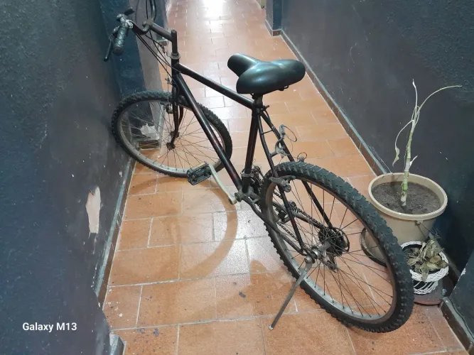 Bicicleta aro 26 com marchas em ótimas condições de uso