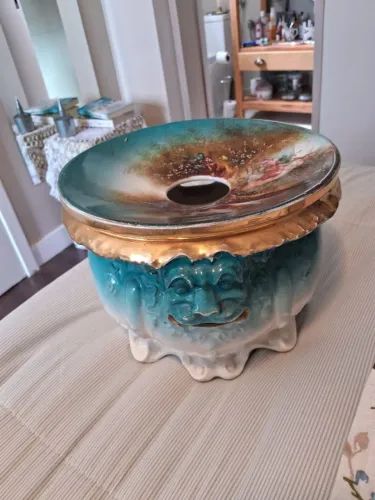 Escarradeira antiga de porcelana da Limoges