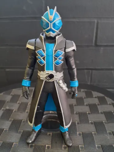 Kamen Rider Wizard Azul 17cm Bandai