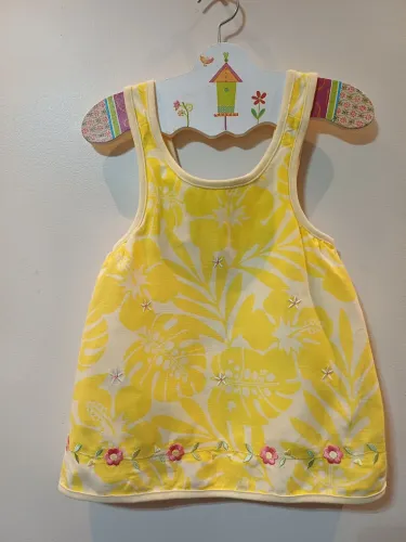 Vestido Baby Gap semi-novo bordado amarelo tam.3-6 meses