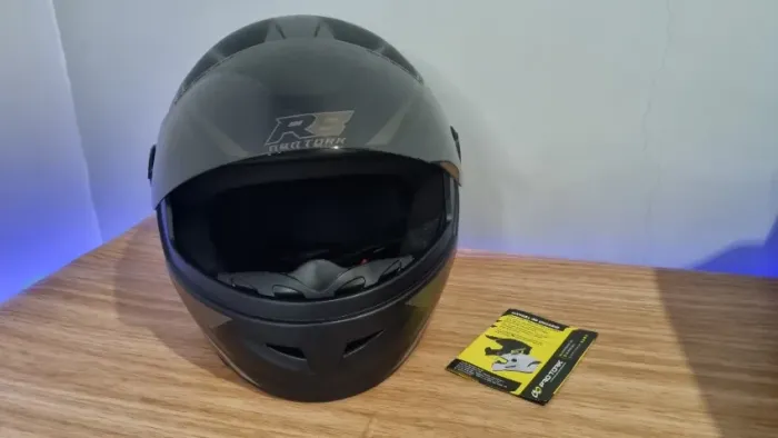 Capacete Fechado Pro Tork R8 com Viseira Fumê - Masculino/Feminino - Preto T60