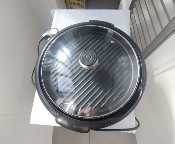 Grill Elétrico com Tampa de Vidro