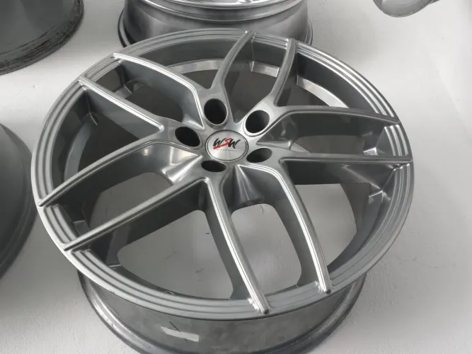 Rodas de liga leve WSW aro 17 Prata estilo Momo 5x100 novas