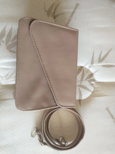 Desapego de bolsa nova a primeira 20,00 reais a segunda branca 30,00 reais