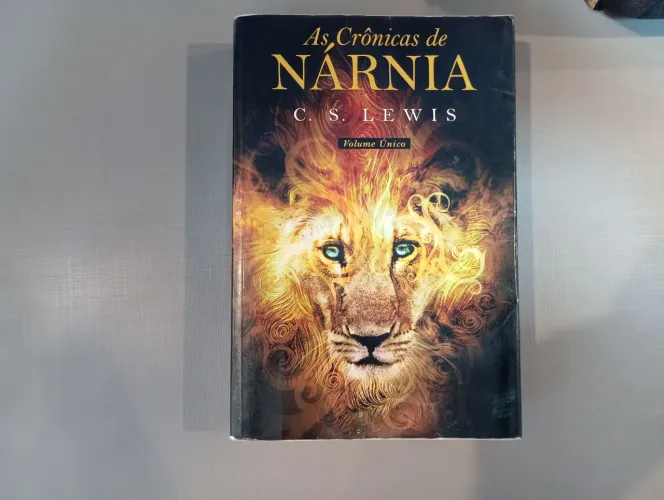 Livro As crônicas de Nárnia volume unico