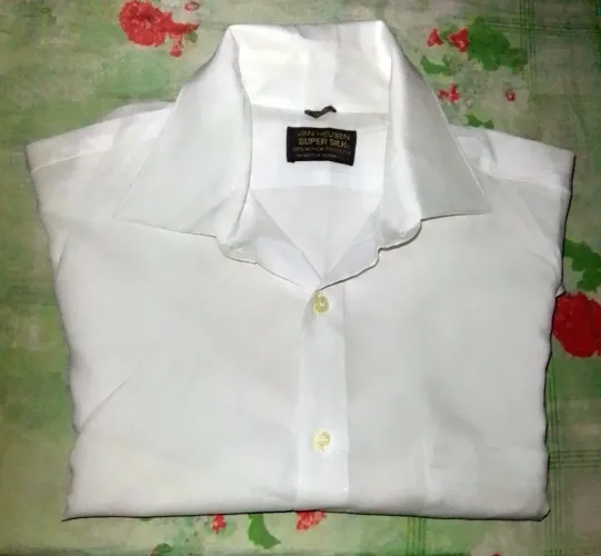 2 CAMISAS DE BOTÃO N°15/15 e meio/16. MASC. Ler descrição...
