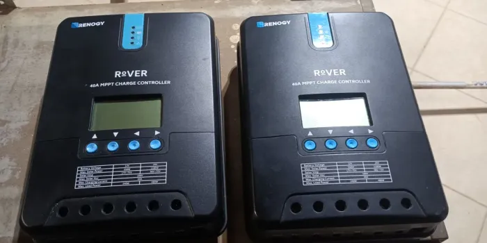 1 Controladoresl de carga MPPT Renogy Rover 40AH