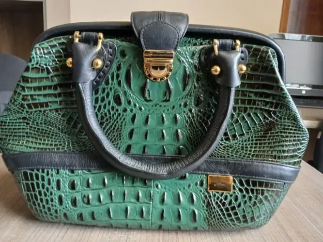 BOLSA FEMININA COURO VERDE CROCO COM PRETO SEMI-NOVA
