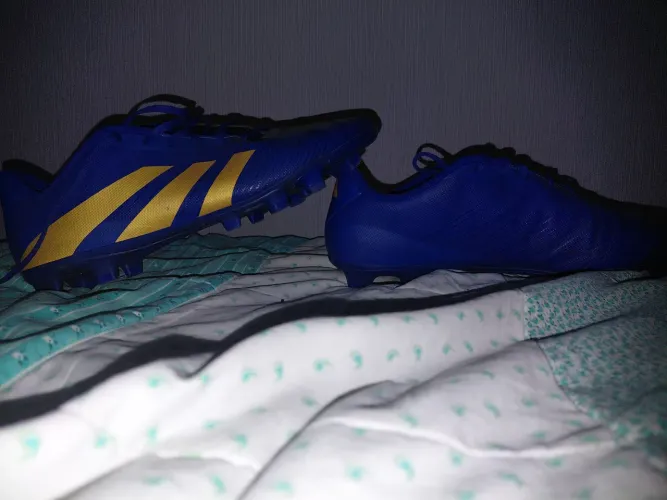 Chuteira Adidas oficial campo azul com dourado 43/44 nova