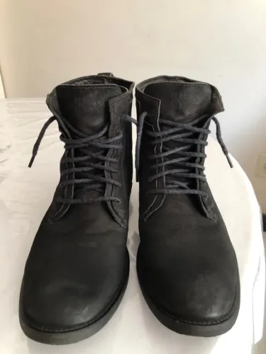 Botas de couro pretas