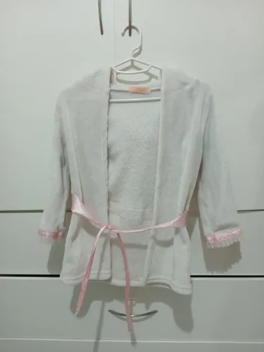 Roupão de banho infantil branco com cinto rosa