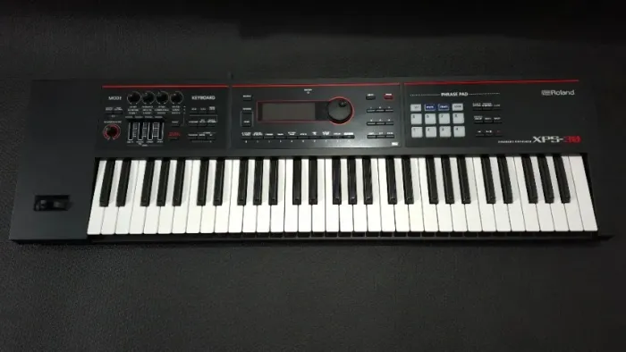 Vendo teclado/sintetizador Roland XPS-30 (61 teclas)