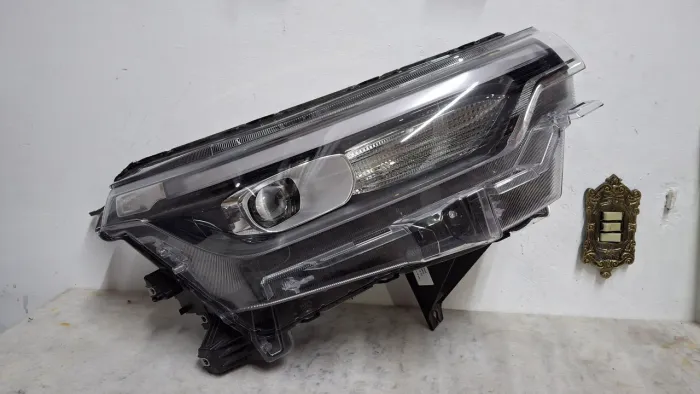 Farol S10 2024/2025 direito original 